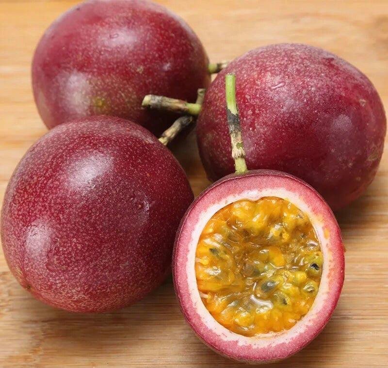 Fresh purple passion fruit (organic fruits)-US